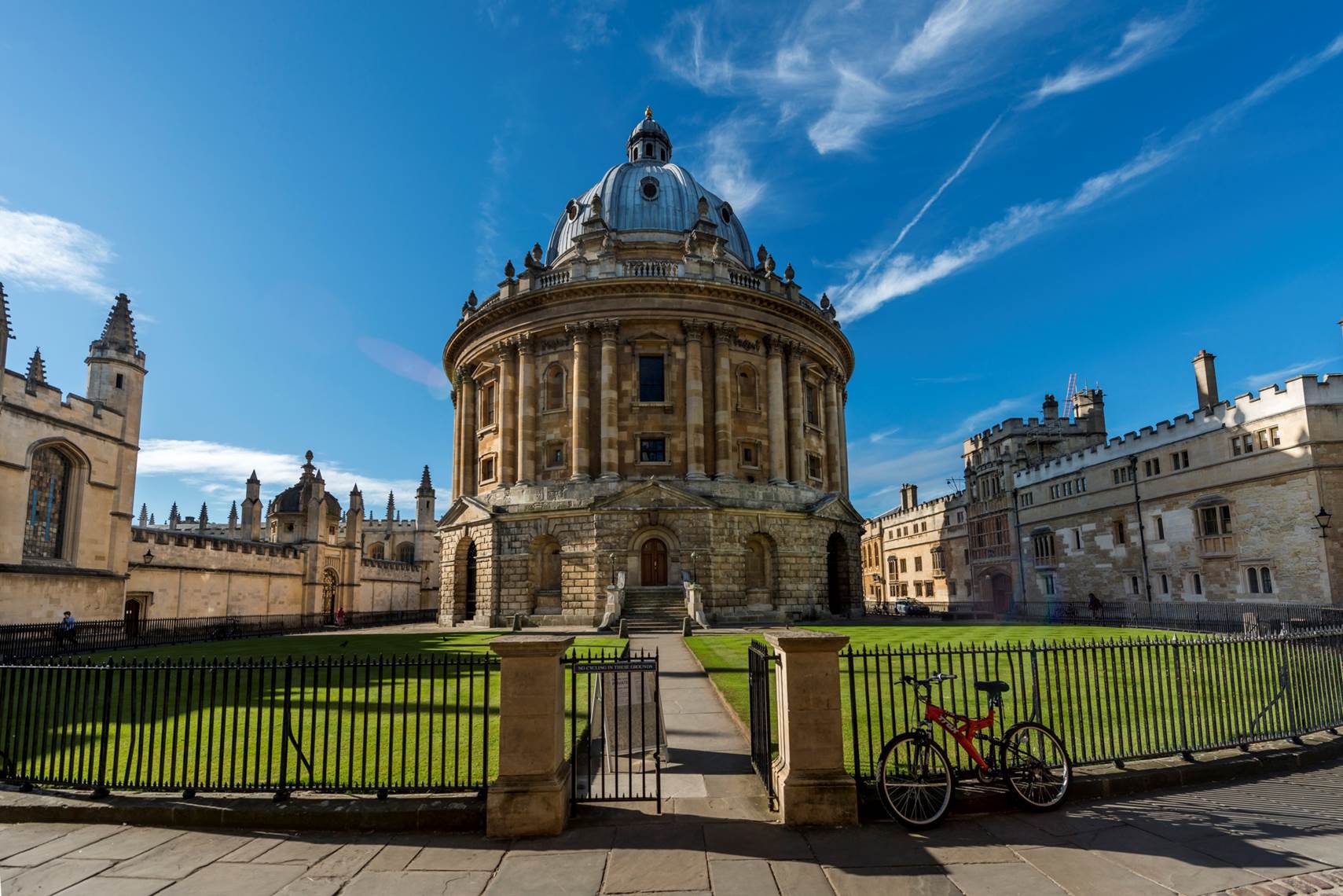 Oxford sights. Оксфорд университет. Оксфордский университет Великобритания. Сити-оф-Оксфорд.