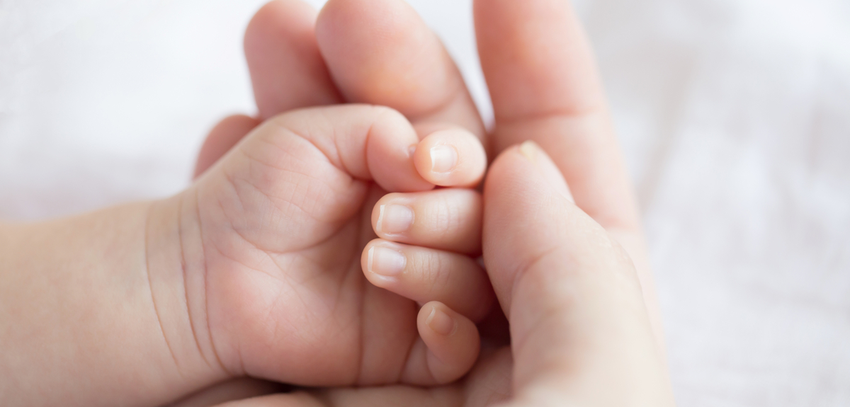 Gently stroking babies before medical procedures may reduce pain ...