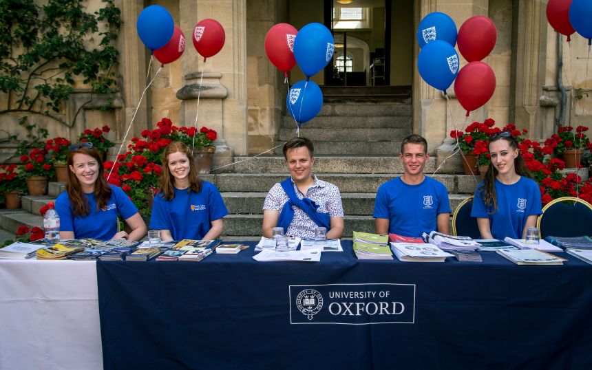 Student helpers at Oriel College