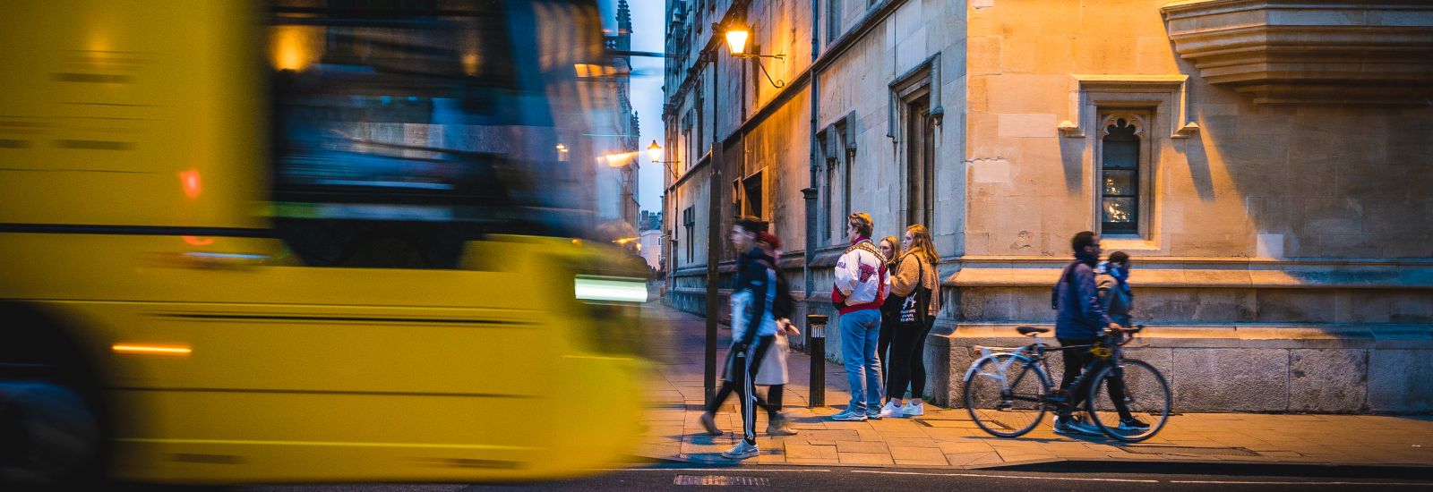 bus on high street in oxford