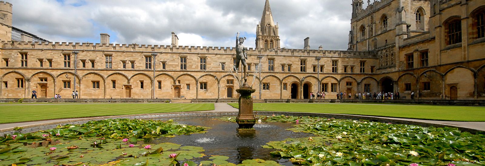 Fountain and pond in the main quad of Christ Church