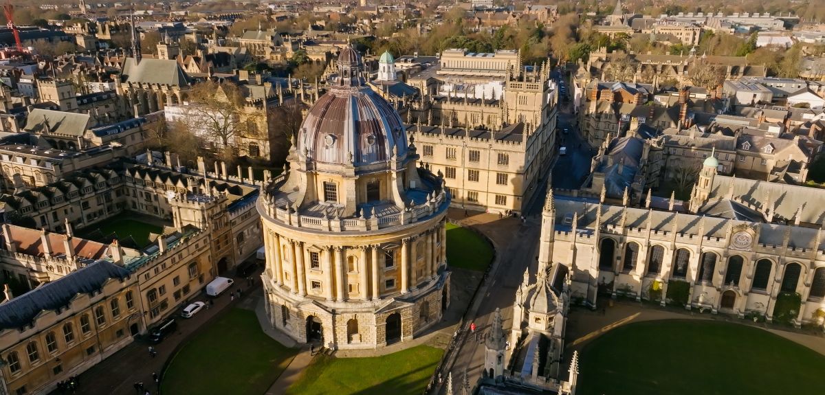 An aerial View of Radcliffe Square in Oxford. An ornate dome-shaped building in a square surrounded by historic buildings and quadrangles.